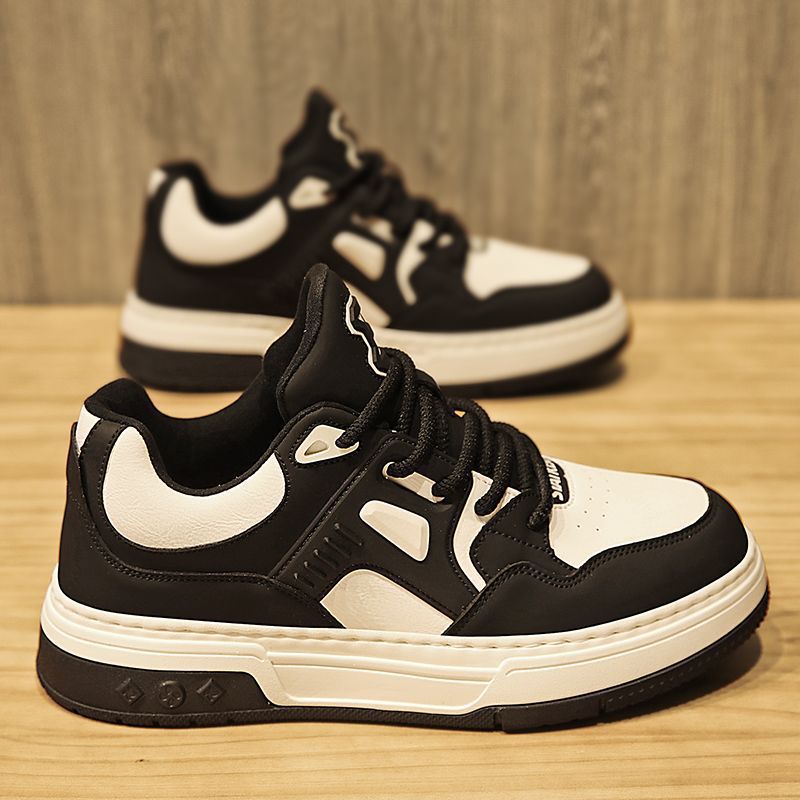 Women's sports shoes with a sturdy design and cushioned sole