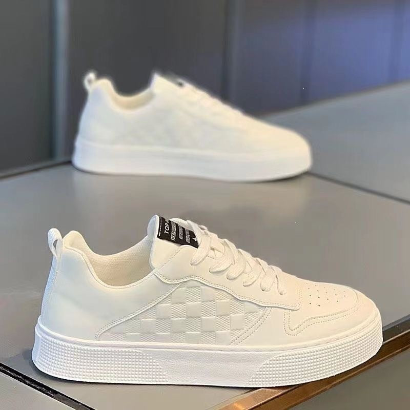 Women's stylish sneakers made of synthetic leather with trendy check pattern