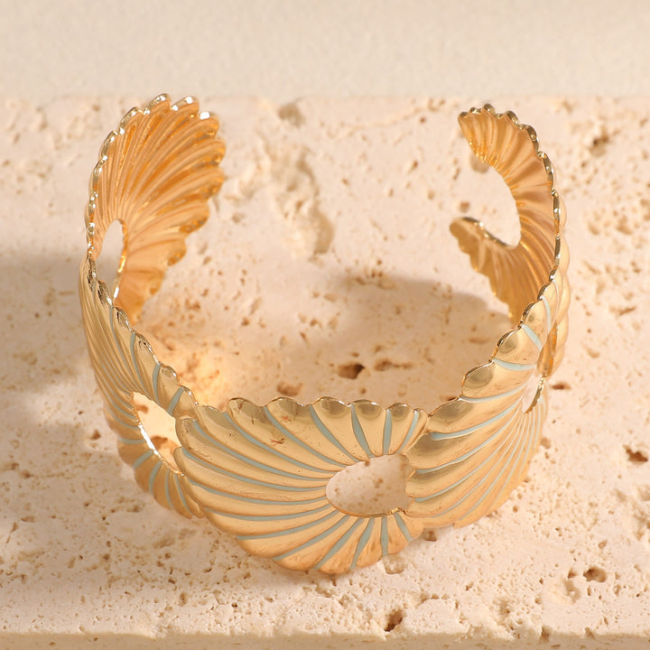 Women's bangle with elegant shell design Tom Cottons