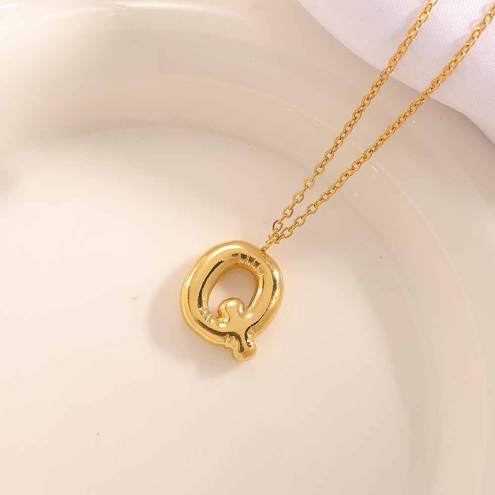 Women's necklace with curved letter pendant Tom Cottons