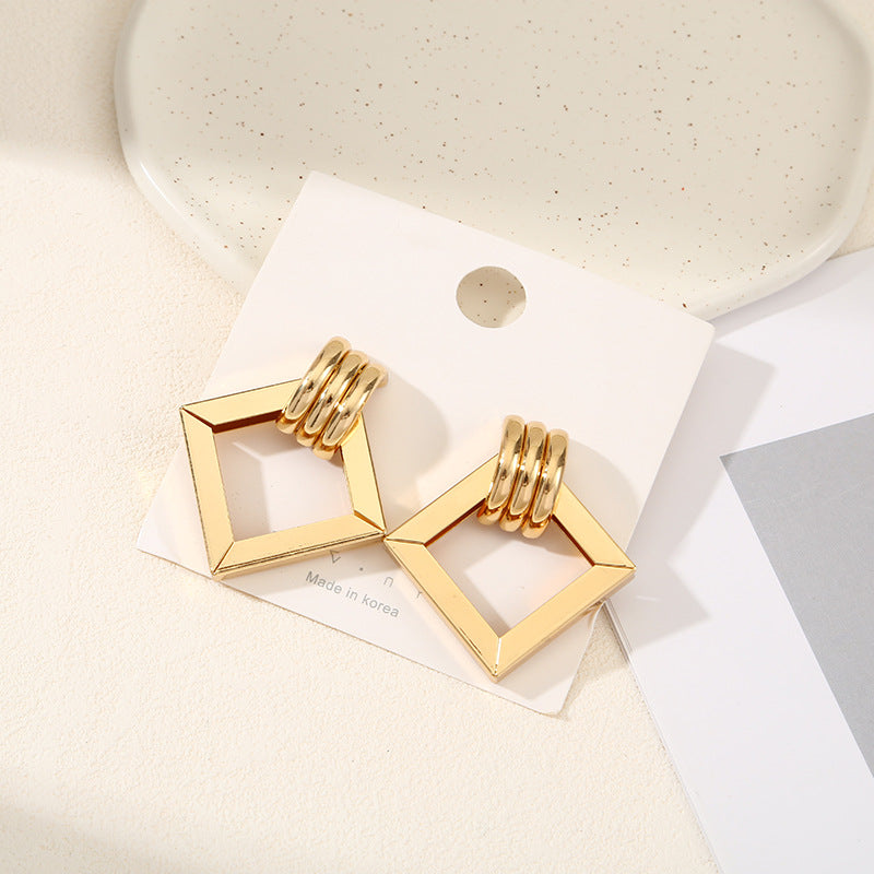 Women's Hanging Earrings with Square Design and Glossy Surface Tom Cottons