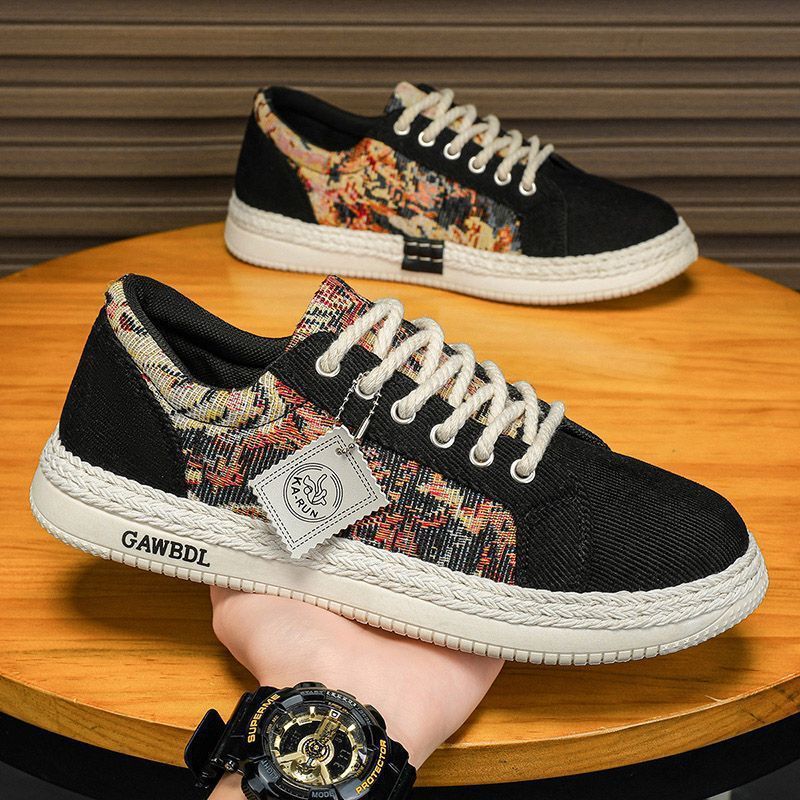 Fashion casual sneakers for ladies with durable upper material and unique design
