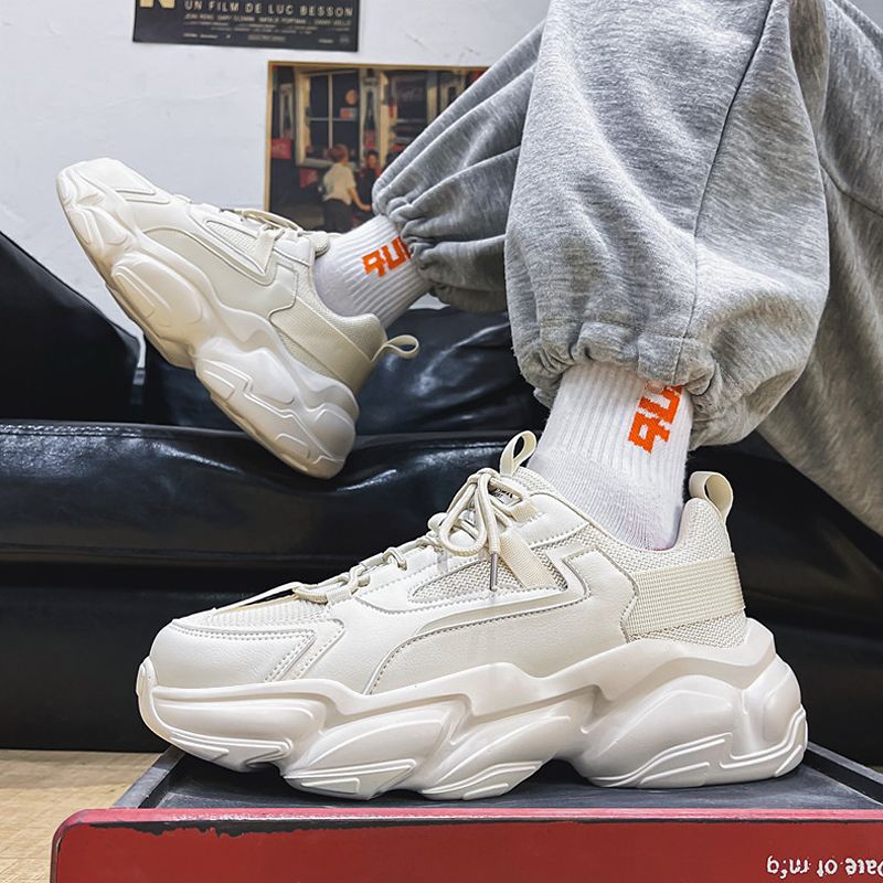 Women's sports sneakers