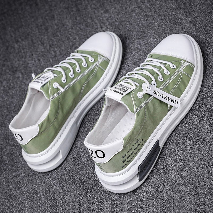 Women’s sports sneakers with innovative structure and comfortable insole