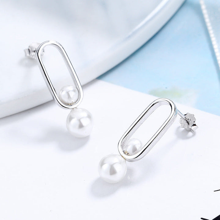 Women's stud earrings with modern oval design and elegant pearls Tom Cottons