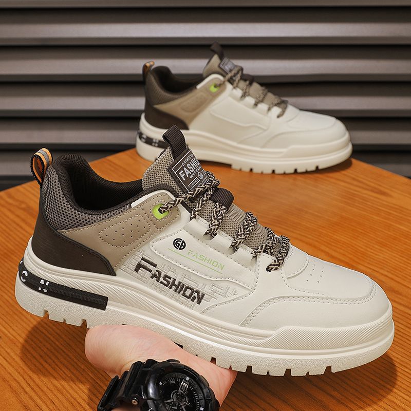 Women's sporty sneakers in urban style with breathable mesh upper and sturdy profile