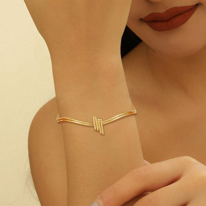 Ladies' bangle with elegant curved design Tom Cottons