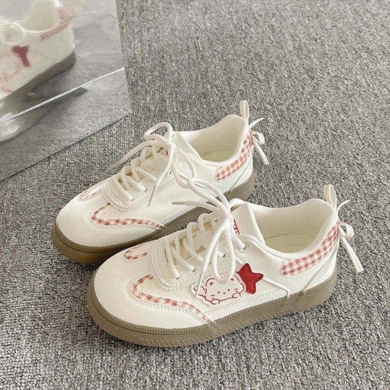 Women Trendy Sneakers with sporty-elegant design and comfortable sole