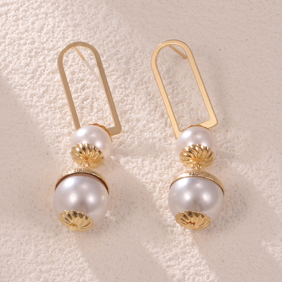Ladies earrings with elegant pearl design Tom Cottons