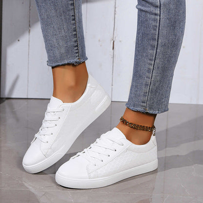 Women's breathable sneakers with structured surface processing