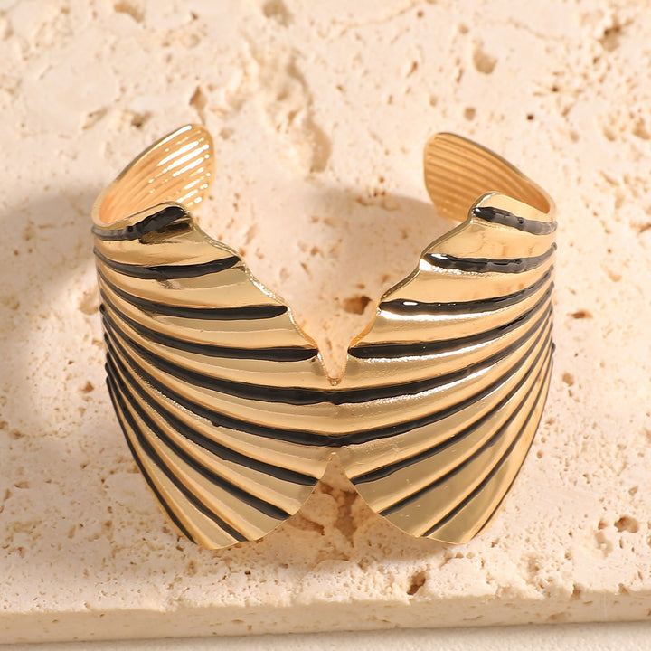 Women's bangle with elegant shell design Tom Cottons