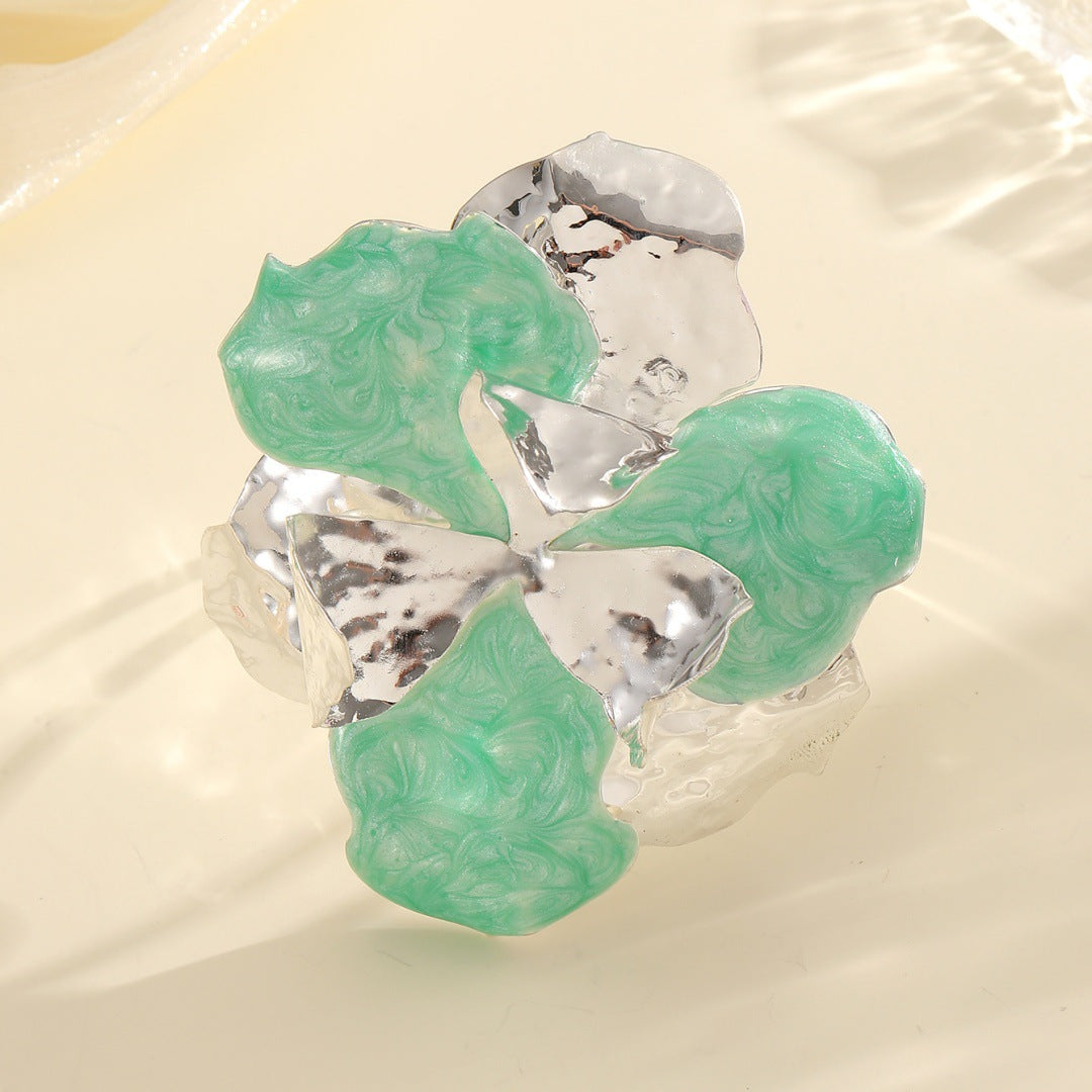 Women's flower-shaped ring made of shiny metal and high-quality epoxy resin Tom Cottons