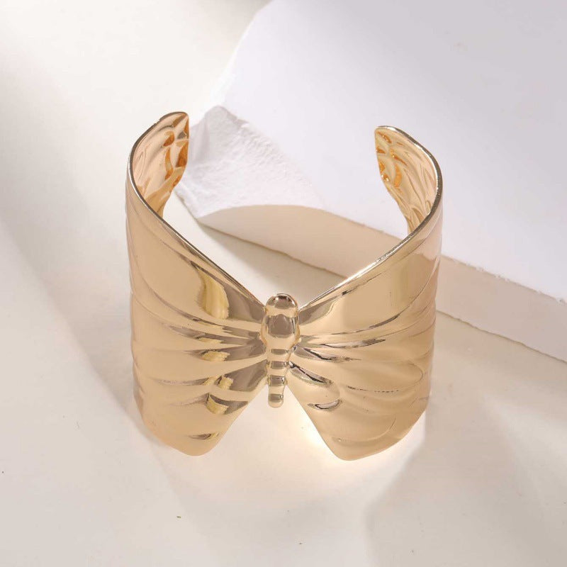 Women's Open Bangle with Elegant Wave Design Tom Cottons