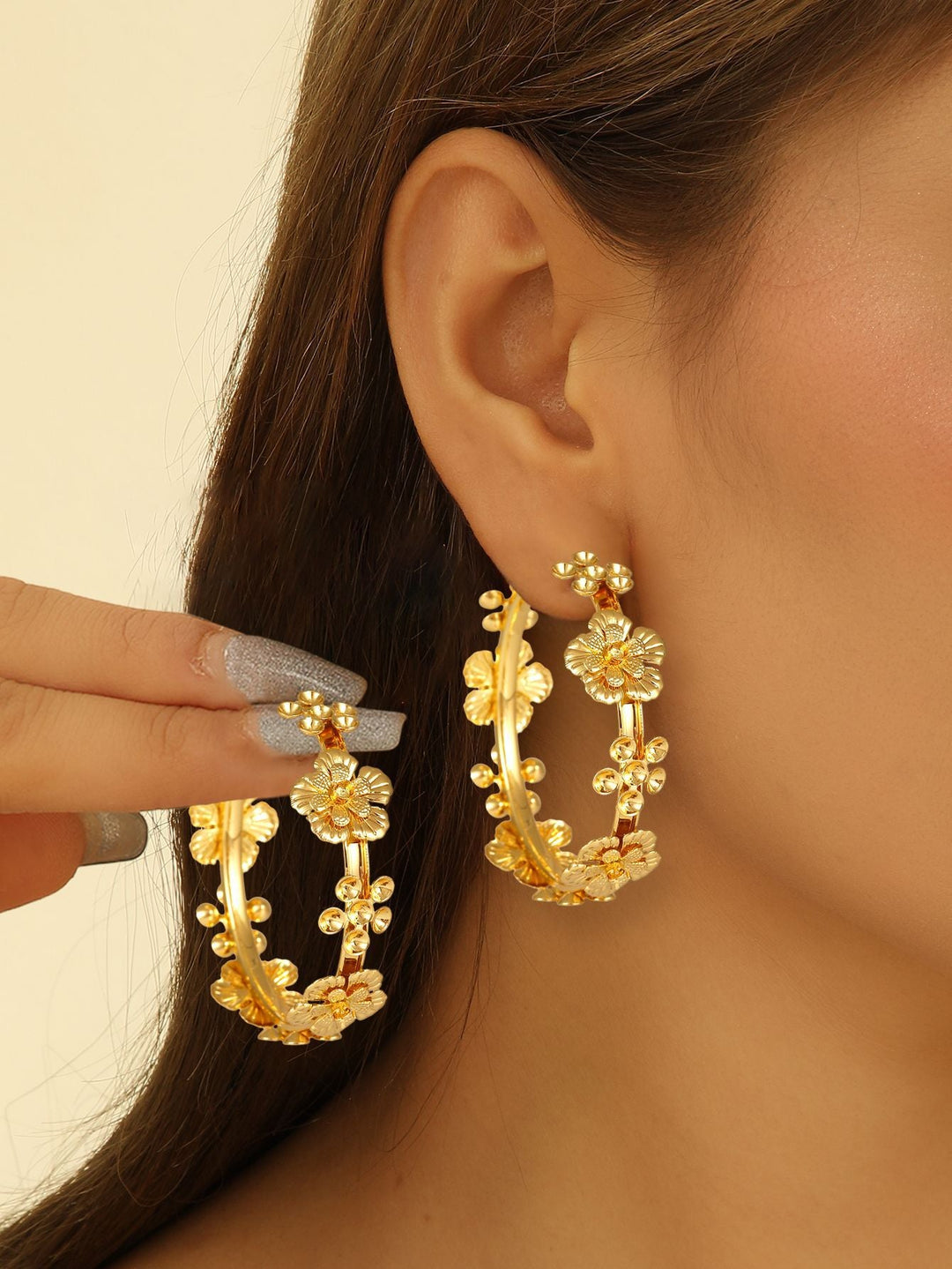 Women artistically designed hoops Tom Cottons