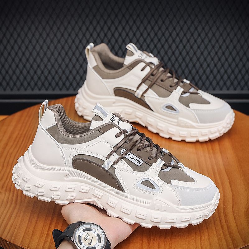 Women's sports sneakers