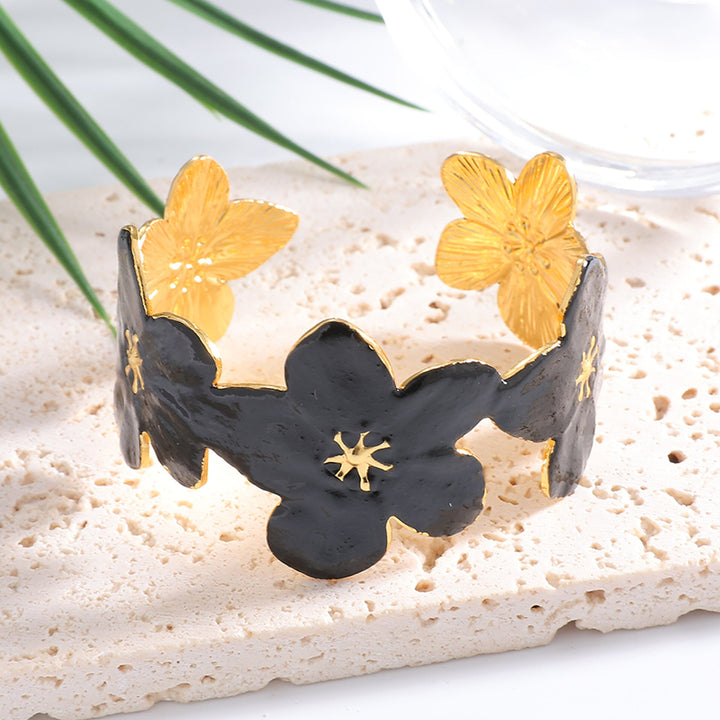 Ladies' bangle with floral motifs Tom Cottons