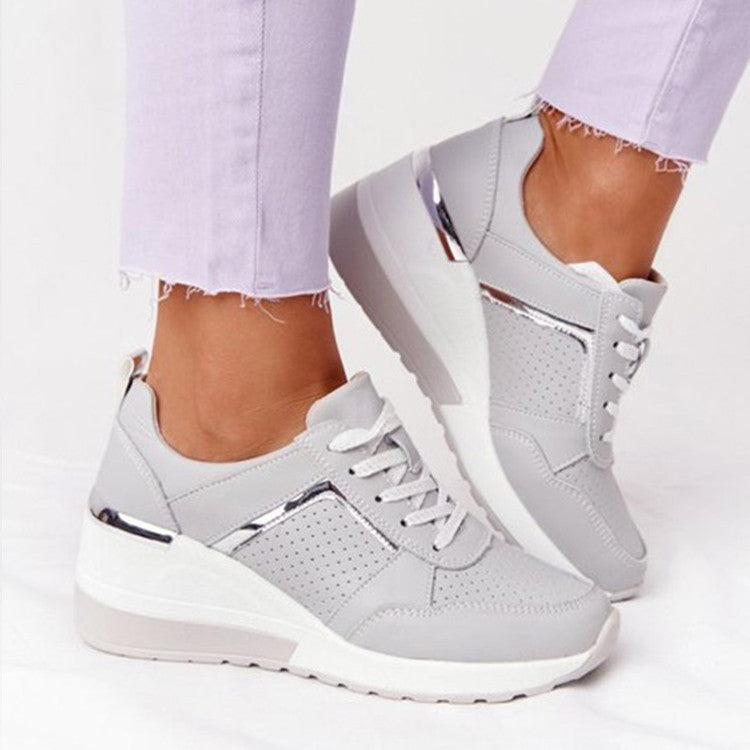 Women's breathable sneakers with perforated details and comfortable insole
