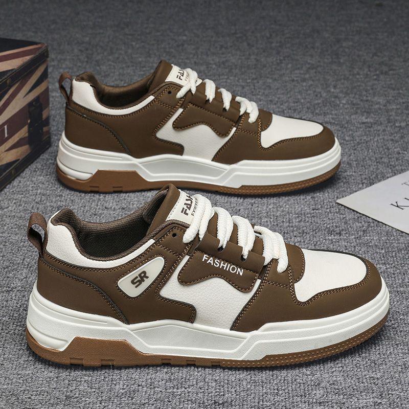 Women's sporty sneakers with comfortable cushioning and stylish accents
