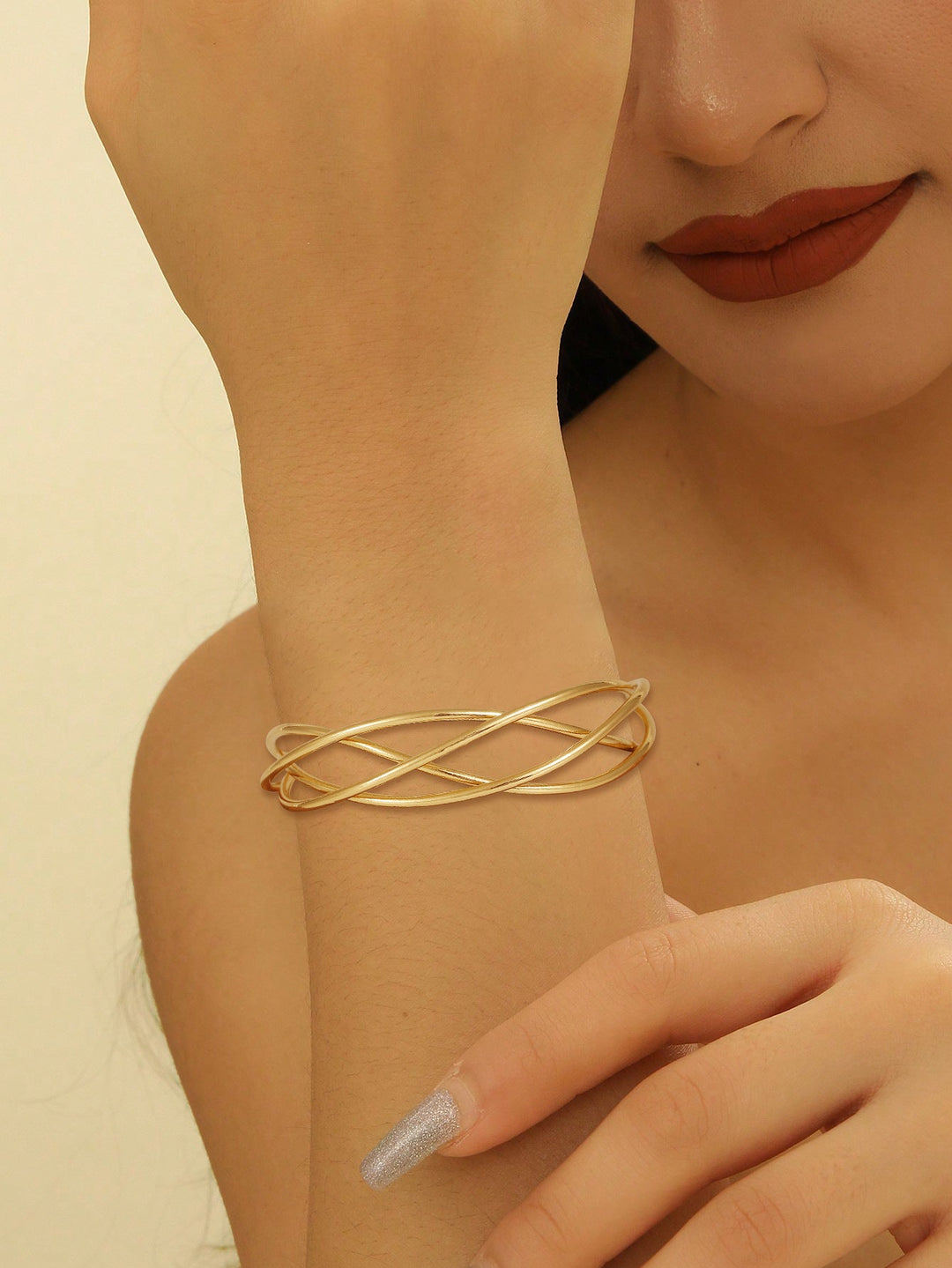 Ladies' bangle with elegant curved design Tom Cottons
