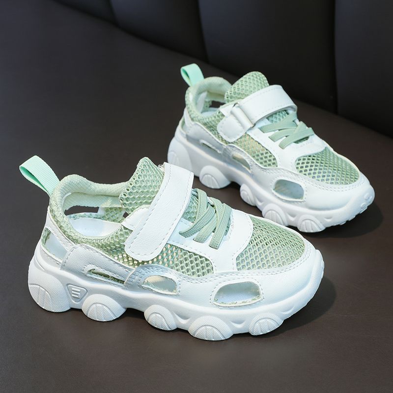 Women's sporty sneakers with breathable mesh material from