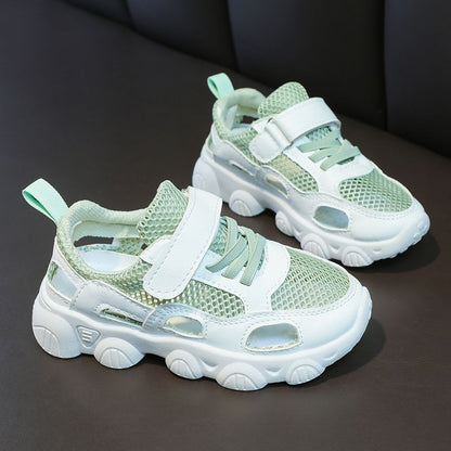 Women's sporty sneakers with breathable mesh material from