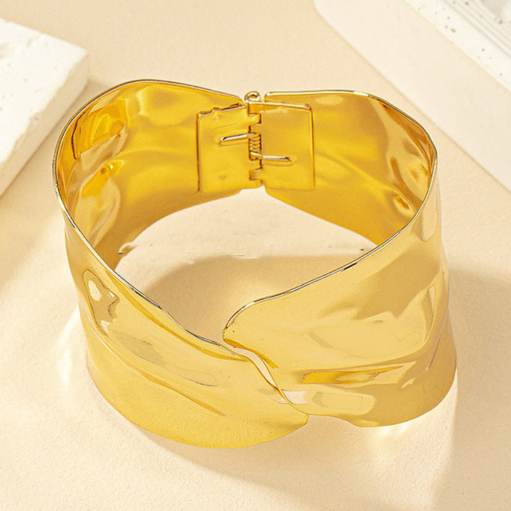 Women's Open Bangle in Stylish, Curved Design Tom Cottons
