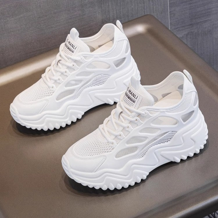 Women's sporty sneakers with breathable mesh upper and sturdy rubber sole