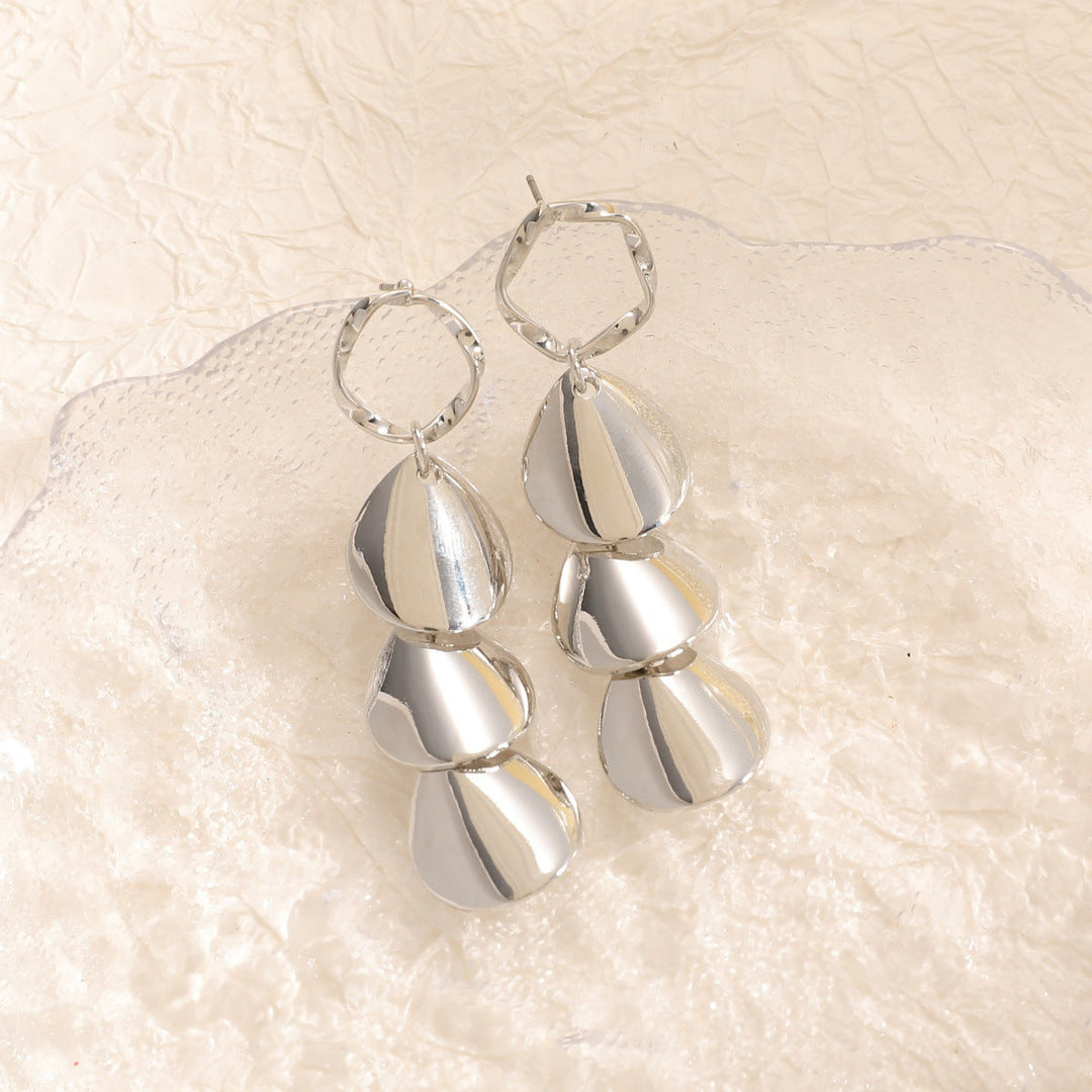 Women Hanging Earrings with Elegant Shell Design Tom Cottons