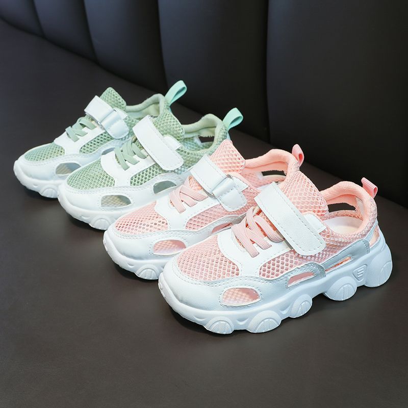 Women's sporty sneakers with breathable mesh material from