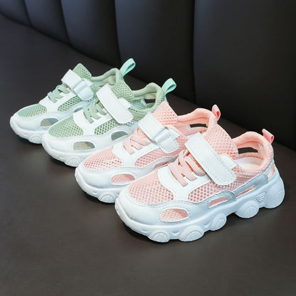 Women's sporty sneakers with breathable mesh material from