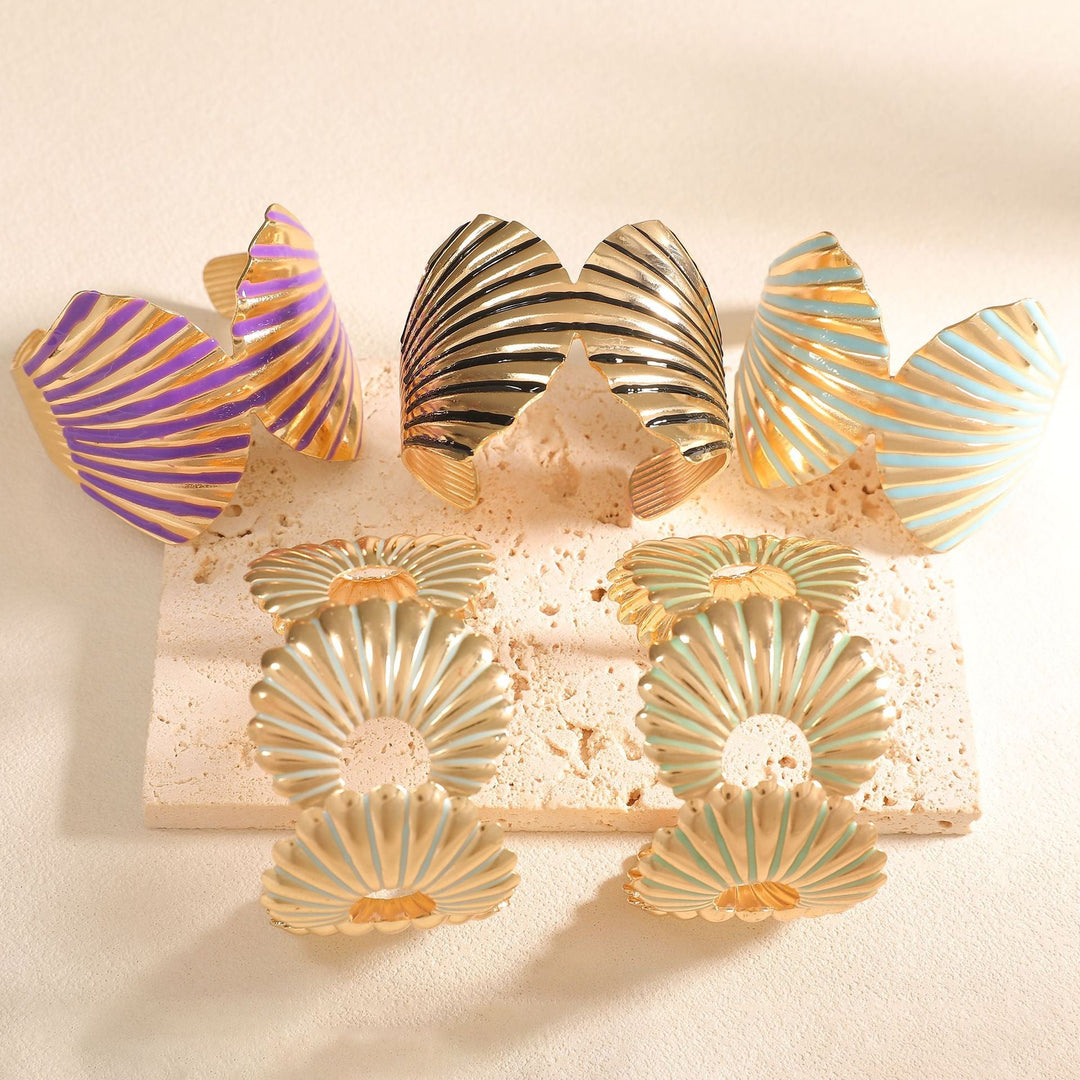 Women's bangle with elegant shell design Tom Cottons
