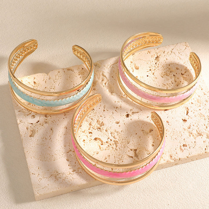 Women Open Bangle with Artistic Relief Design Tom Cottons
