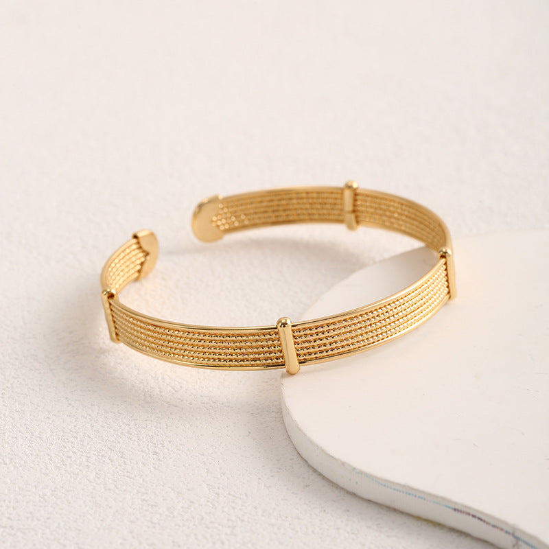 Ladies Open Bangle with Elegant Structure Design Tom Cottons