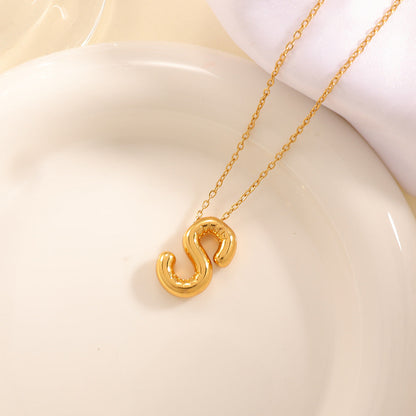 Women's necklace with curved letter pendant Tom Cottons