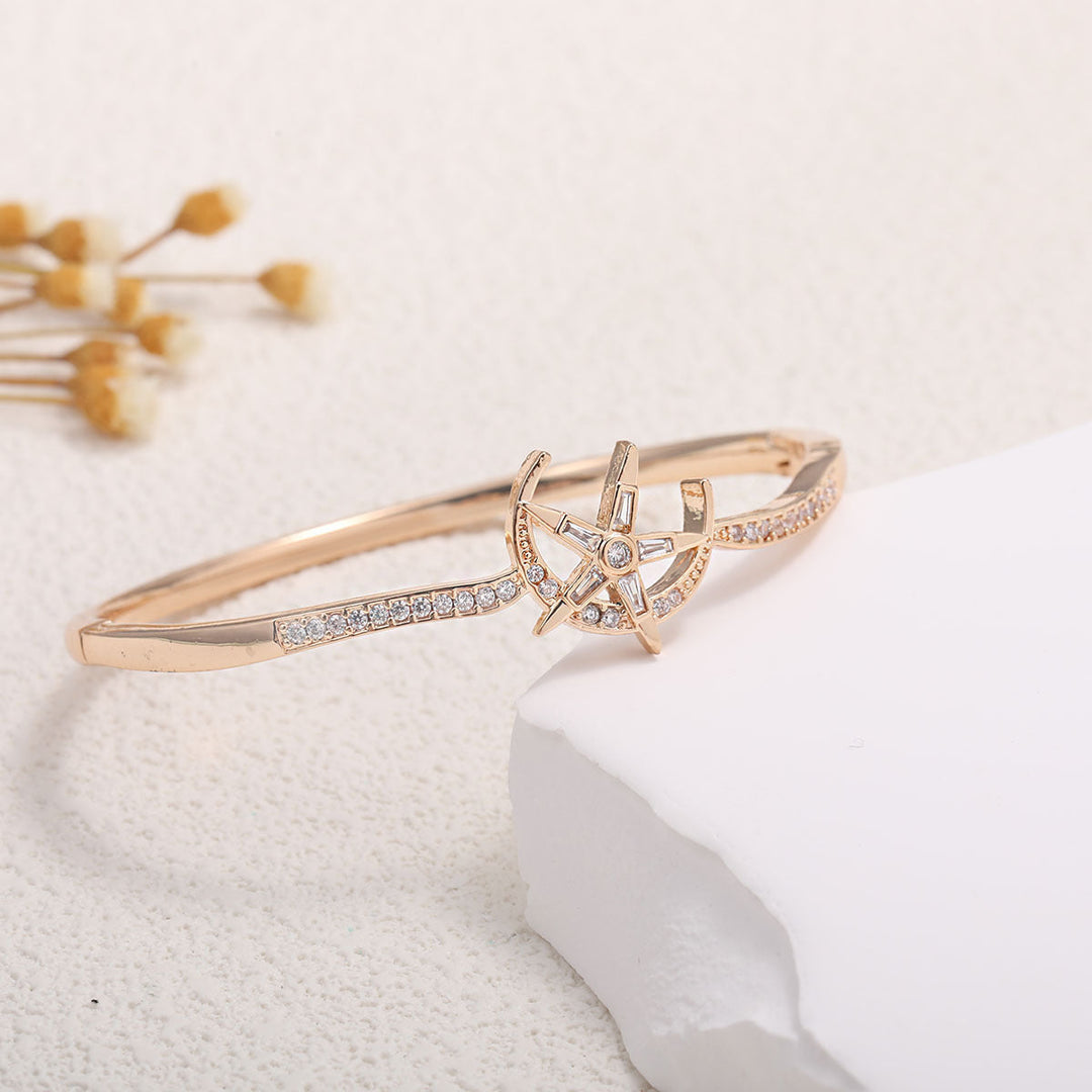 Women's bangle with elegant infinity pattern and sparkling zirconia Tom Cottons
