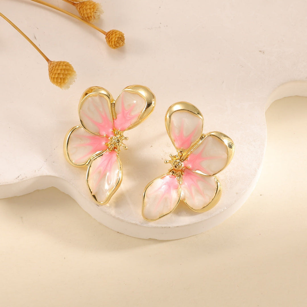 Women's ear clips in elegant floral design with a glossy coating Tom Cottons