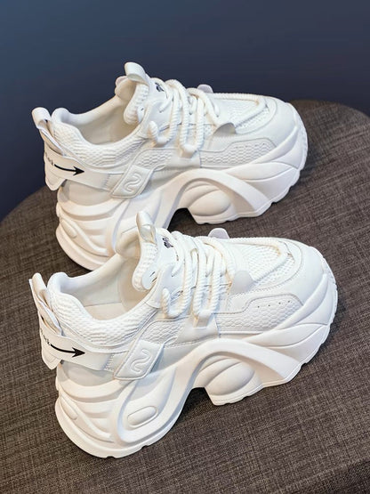 Women's sporty chunky sneakers with fashionable profile and breathable construction
