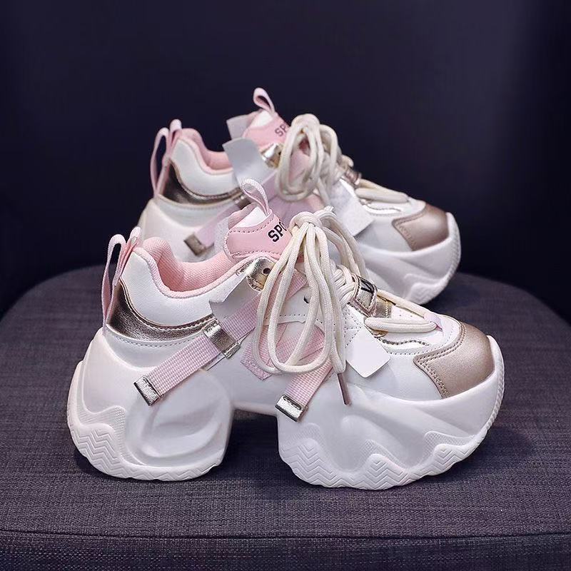 Women's sporty sneakers with innovative cushioning system and futuristic design
