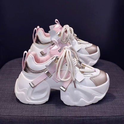 Women's sporty sneakers with innovative cushioning system and futuristic design
