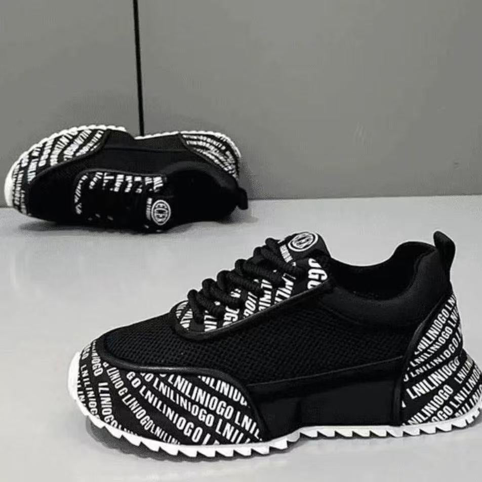 Women’s sporty sneakers with distinctive lettering