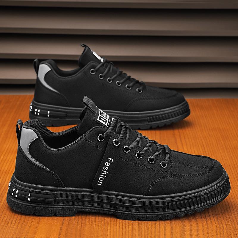 Fashionable women's sports shoes with comfortable insole and sporty design