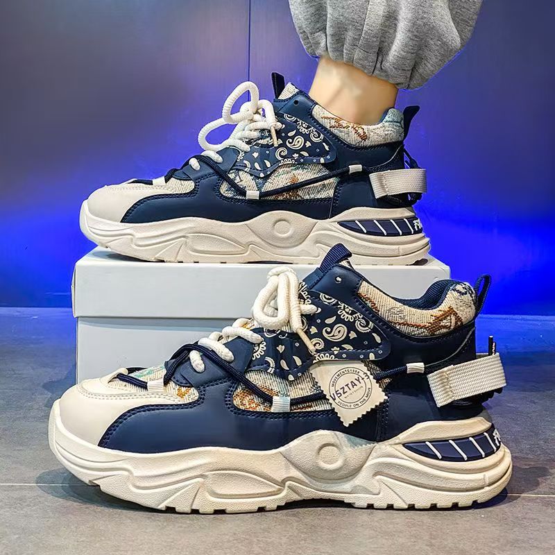 Thick sports shoes for women with a robust design and non-slip sole