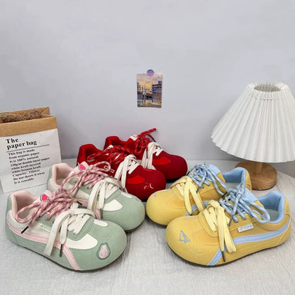 Women's sporty sneakers with innovative lacing and colorful design