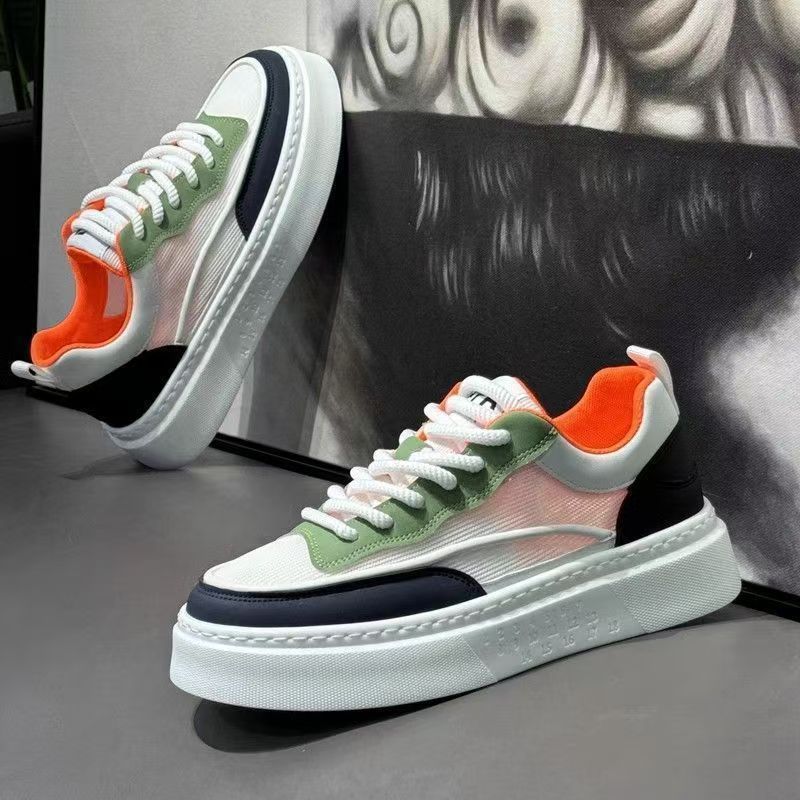 Fashionable women's sneakers with high comfort and trendy color accents