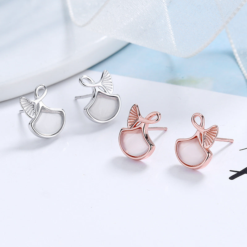 Women's earrings in elegant whale fin design Tom Cottons