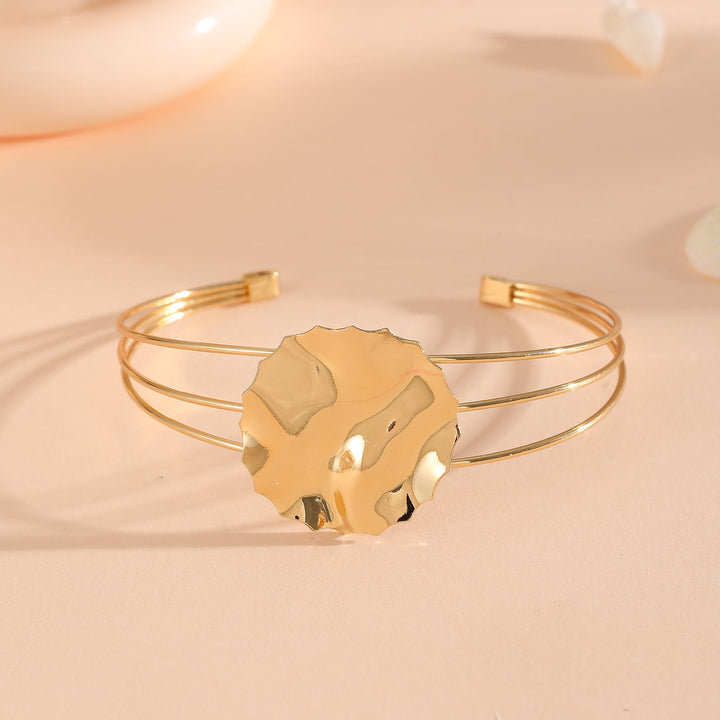 Women's bracelet with intricate bow design Tom Cottons