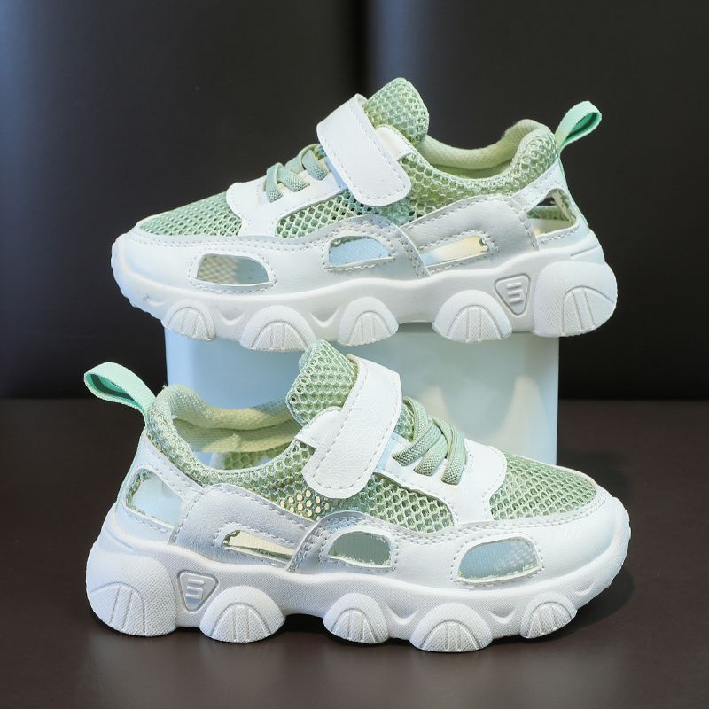 Women's sporty sneakers with breathable mesh material from