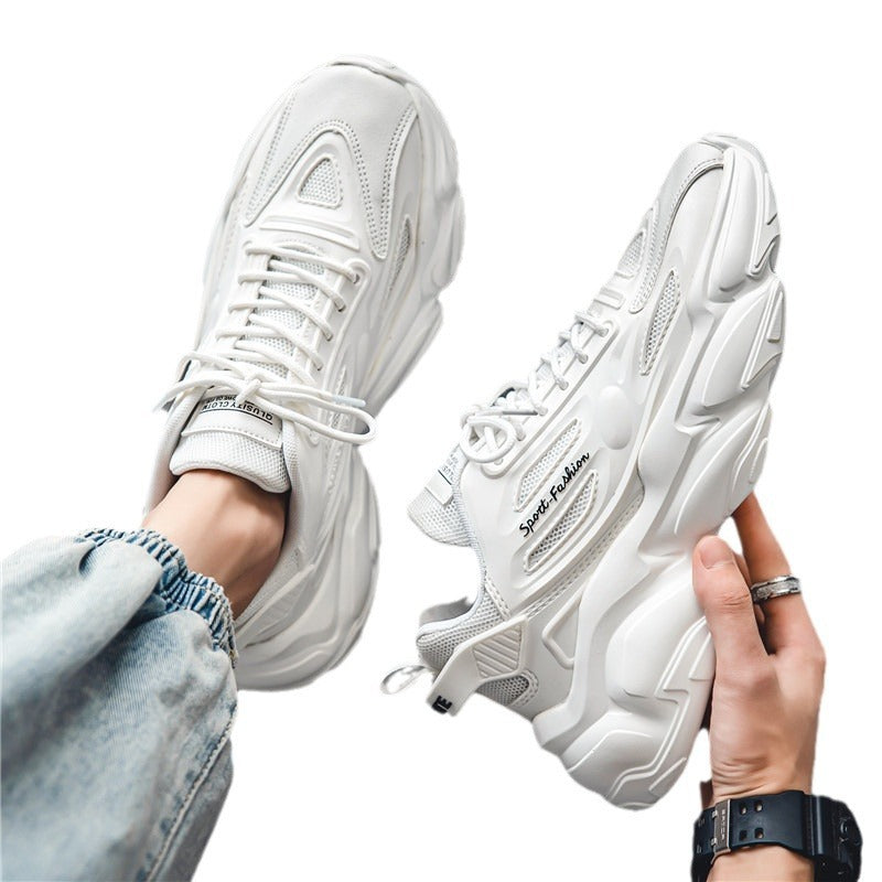Women's sporty sneakers with innovative cushioning technology and breathable mesh upper