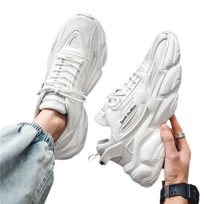 Women's sporty sneakers with innovative cushioning technology and breathable mesh upper