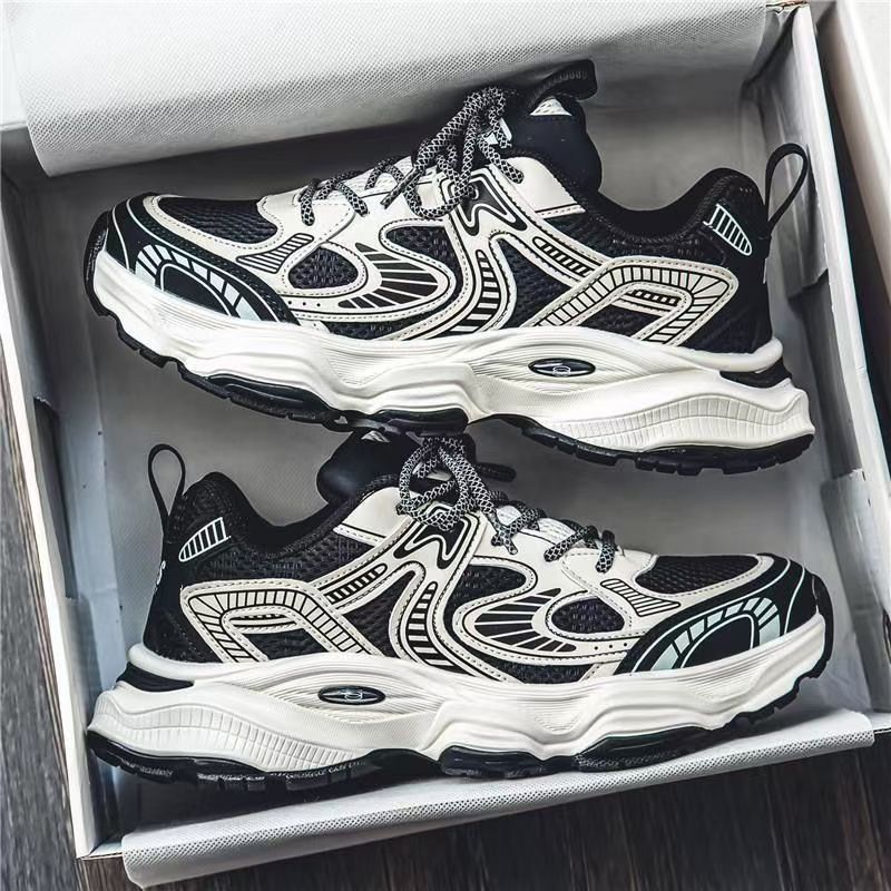 Women’s sneakers with breathable mesh upper and innovative cushioning technology